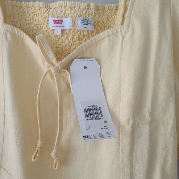 BNWT Levi's top - Picture 4 of 4